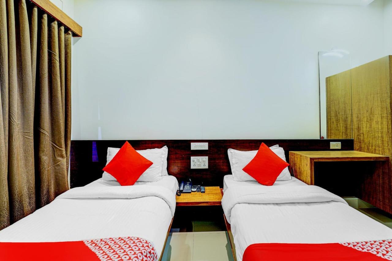 Oyo 77491 Hotel Shreenath Valsad 外观 照片