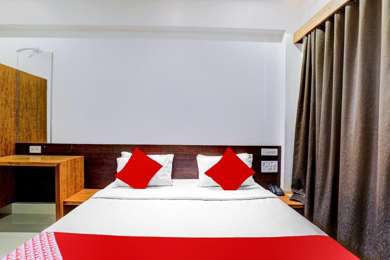 Oyo 77491 Hotel Shreenath Valsad 外观 照片