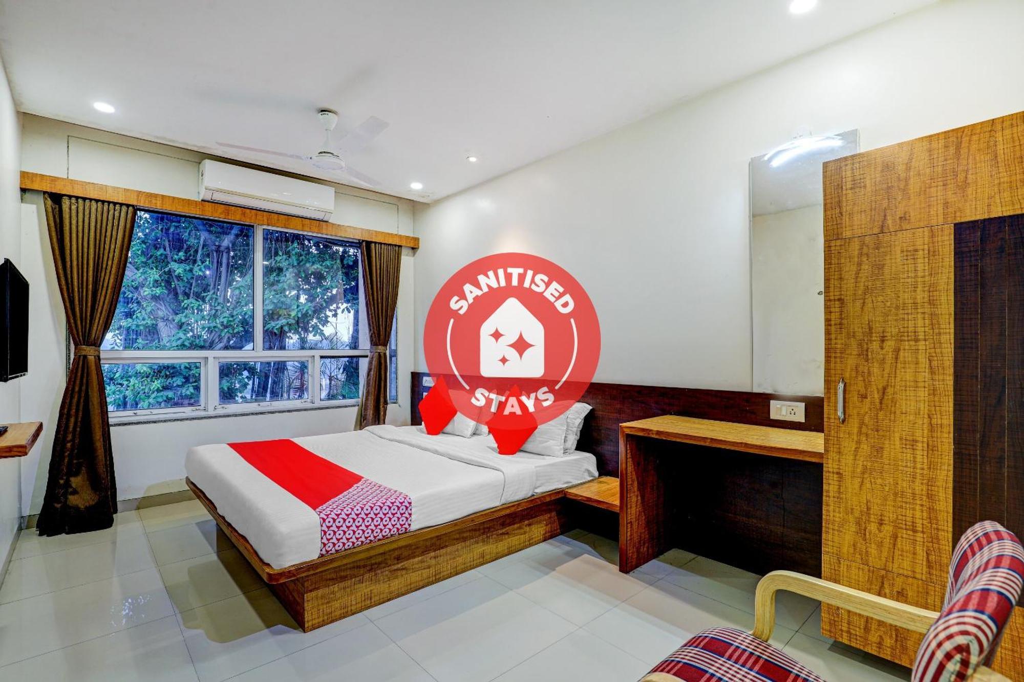 Oyo 77491 Hotel Shreenath Valsad 外观 照片