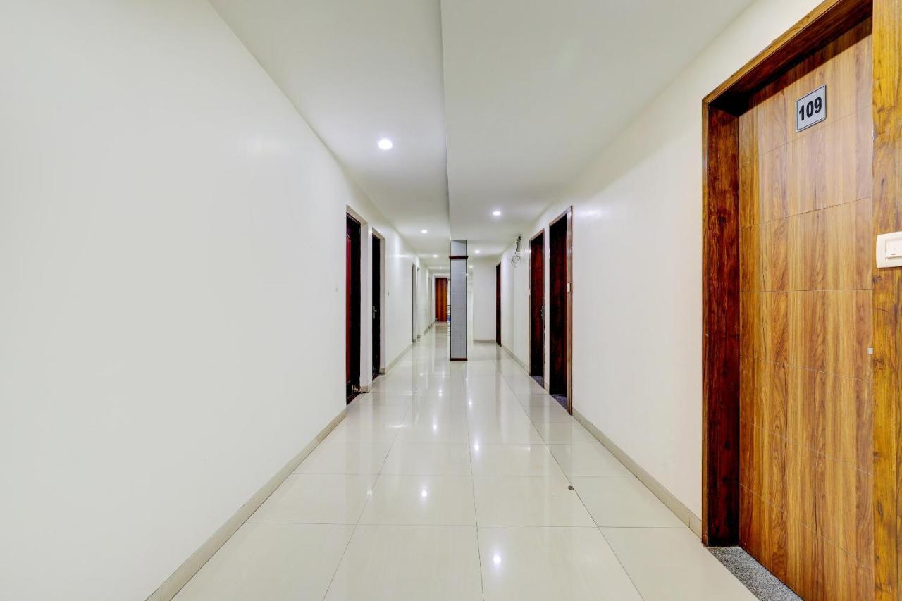 Oyo 77491 Hotel Shreenath Valsad 外观 照片