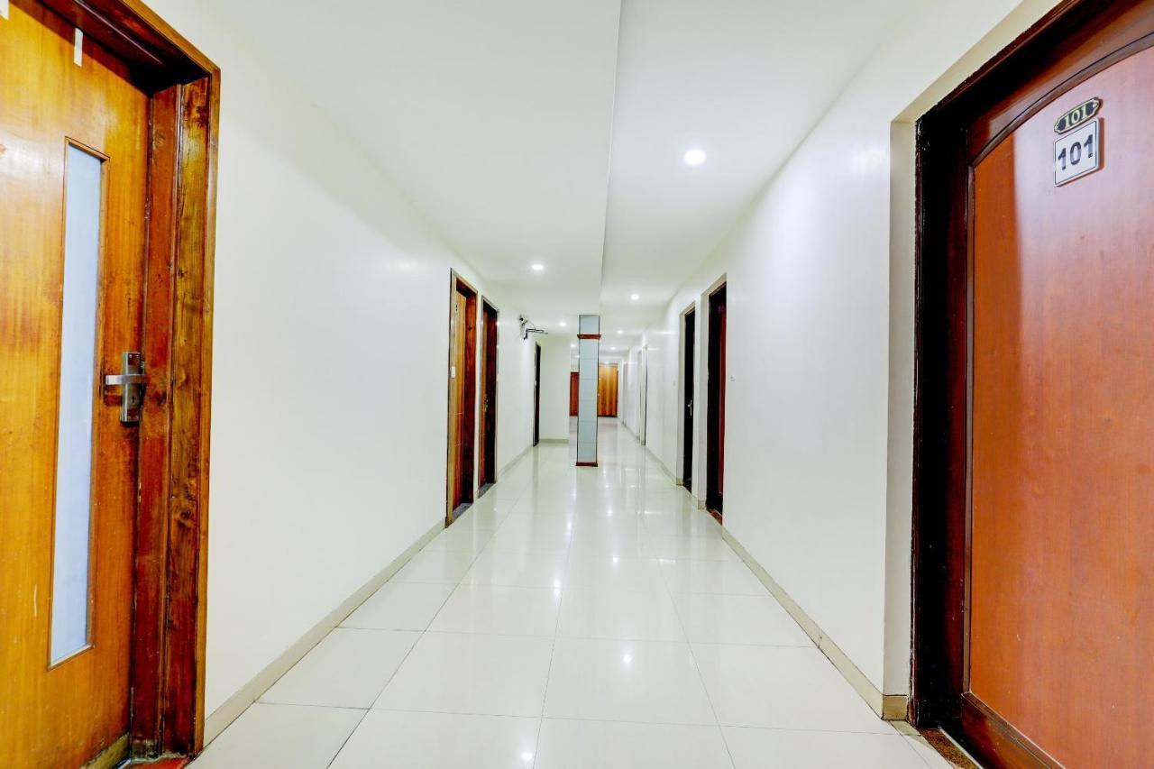 Oyo 77491 Hotel Shreenath Valsad 外观 照片